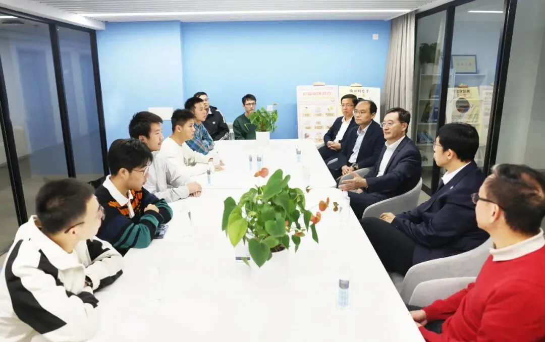 副校长赵巍胜